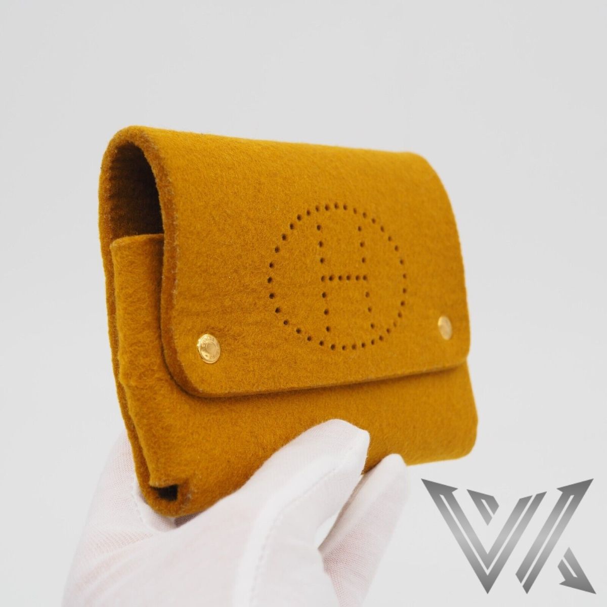 Evelyne Pouch