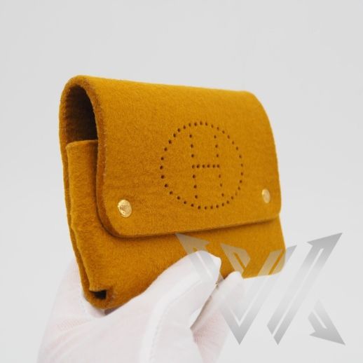 Evelyne Pouch