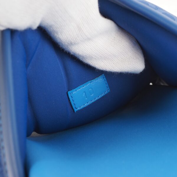 Off the Grid Guilted Blue Slipper – Bild 9